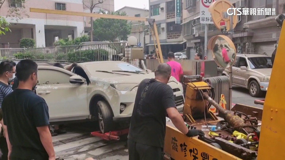 凱米後首上班日　高雄受災戶代步工具泡水喊苦