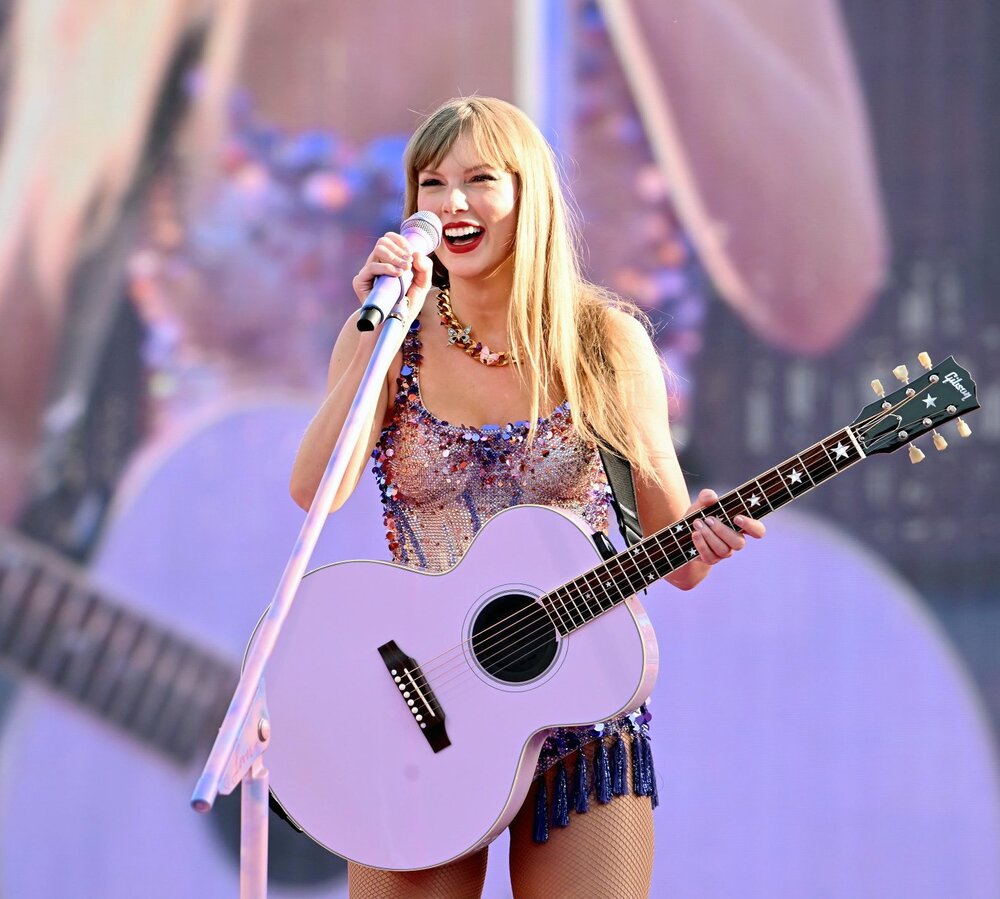 泰勒絲德國慕尼黑開唱　4萬人擠爆山頭「人山人海」超壯觀