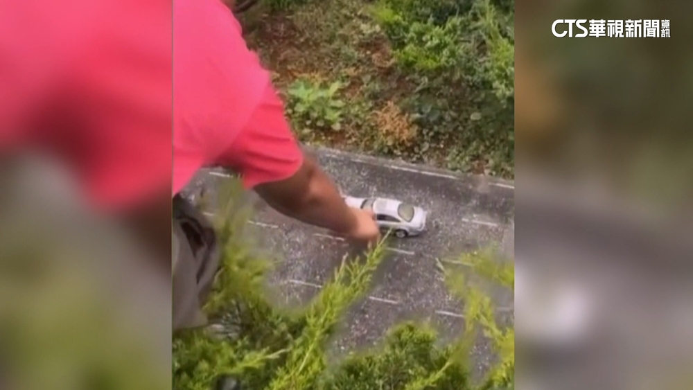 破壞樂園模型車錄影還PO文！　網怒：罪證確鑿