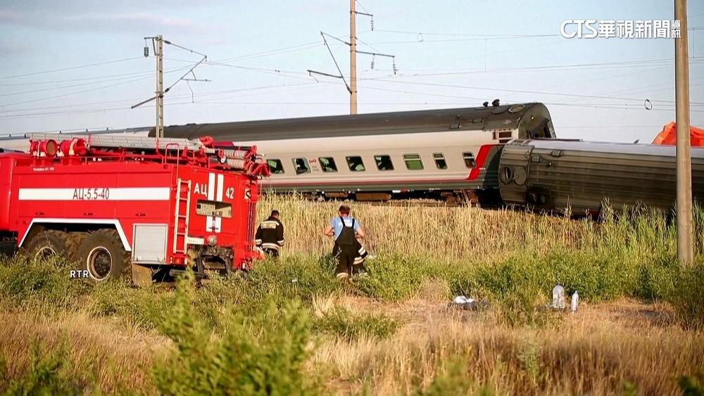 俄火車撞卡車！　8車廂出軌　至少2死140傷