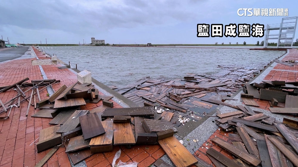 鹽田變鹽海！　　百志工搶救台南「井仔腳」瓦盤