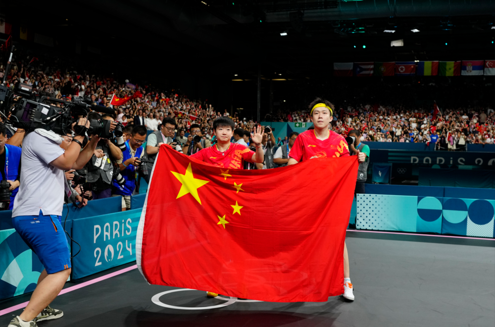 剛拿下桌球混雙冠軍突接噩耗　中國王楚欽「冠軍球拍」被踩斷　一度情緒失控　