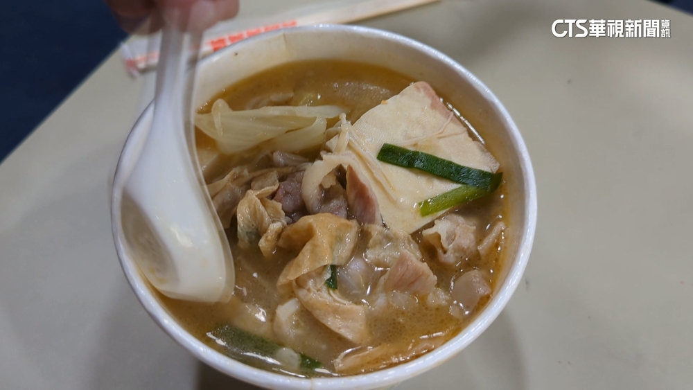 三媽臭臭鍋醬料包擠出「小強」　代工廠回收.消毒