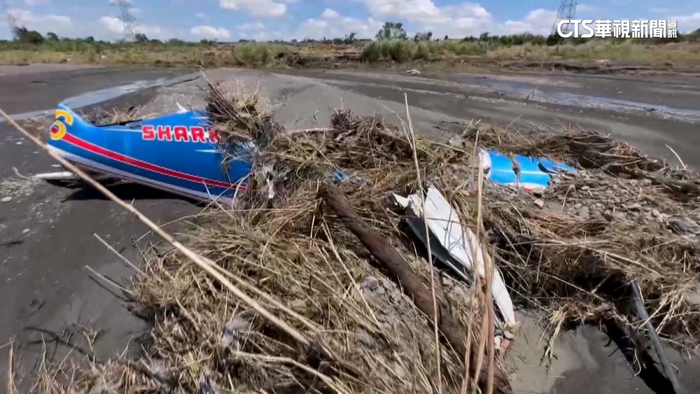 順風飛行場3鯊魚機沖走　7公里外西螺大橋下尋獲