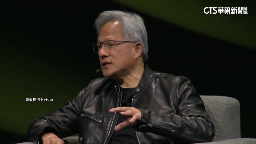 黃仁勳親曝超級晶片送樣　童子賢：出貨「強強滾」