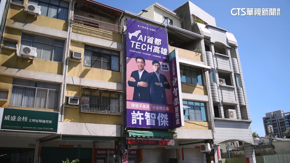 鬆口參選高雄市長！　許智傑搶掛看板同框陳其邁