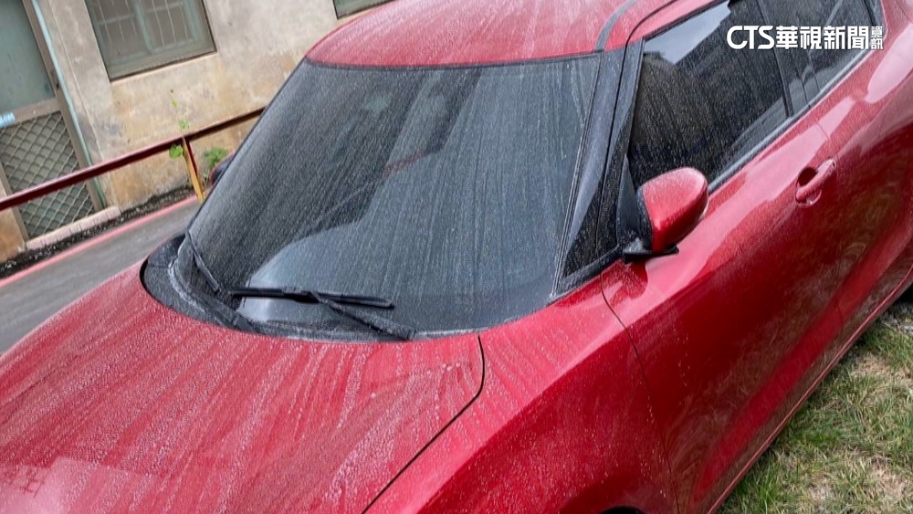 桃園4青年持滅火器亂噴　「多車遭殃」賠償恐破萬