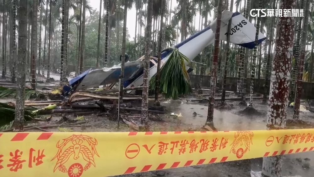 屏東輕航機故障迫降！　機身斷裂2人送醫幸無大礙