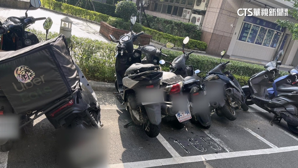 掃倒整排機車　女駕駛急還租賃車逕離現場