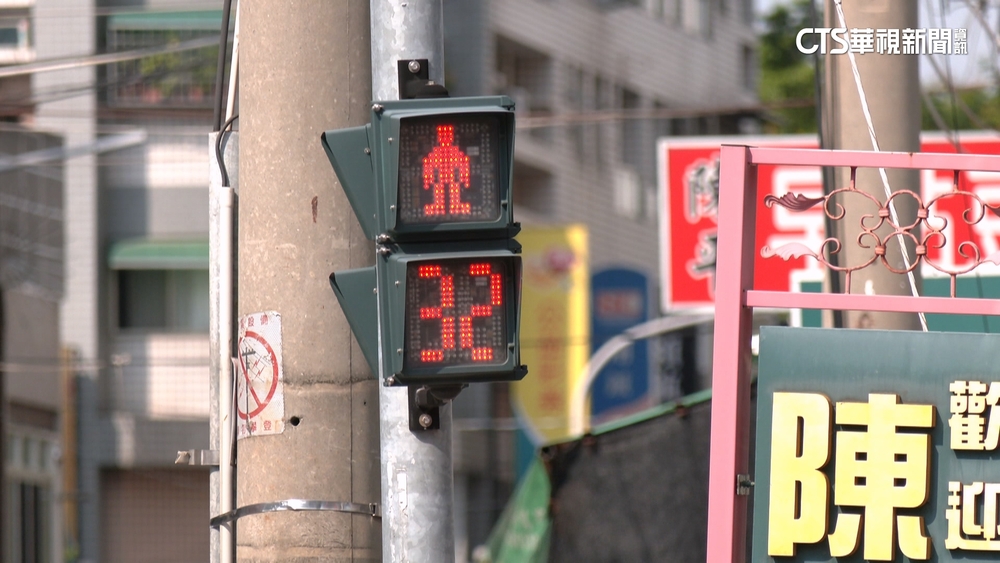熱爆！台中紅燈苦等162秒險中暑　市府評估調整