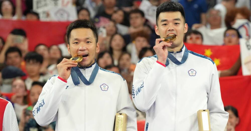 「麟洋配」連霸摘金！李洋吻球場道別 王齊麟喊：勝利是屬於你們的