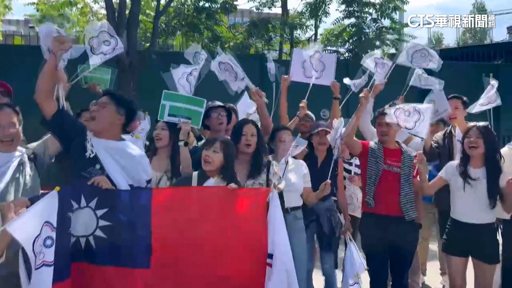 巴黎當地熱血應援　球迷自製創意小物助陣麟洋配