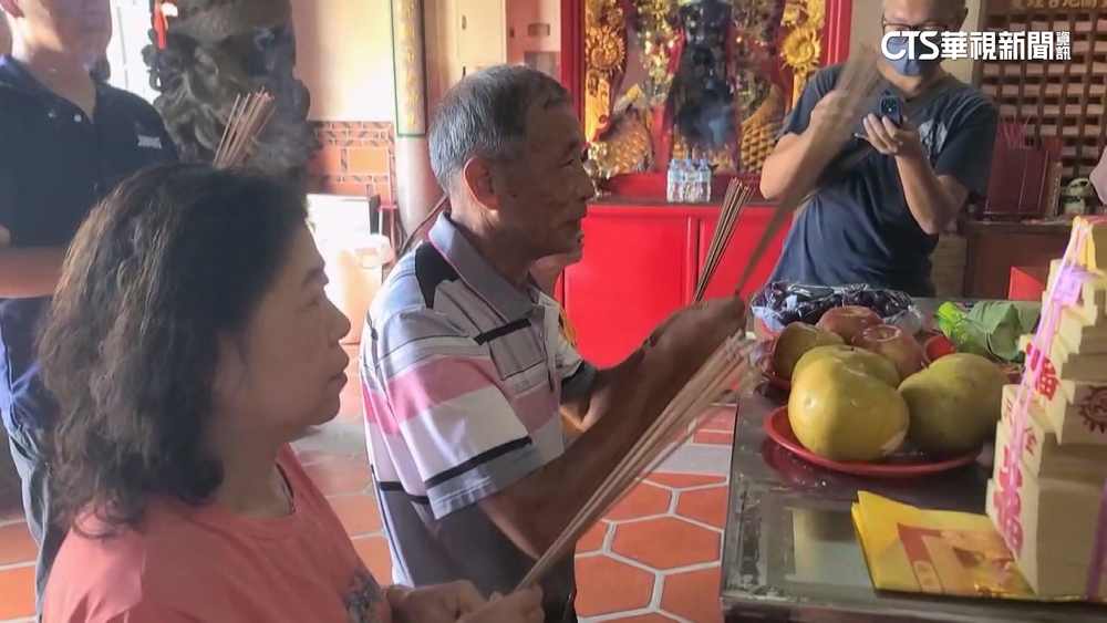 「麟洋配」奪金！　金門鄉親嗨翻　關帝廟上香還願