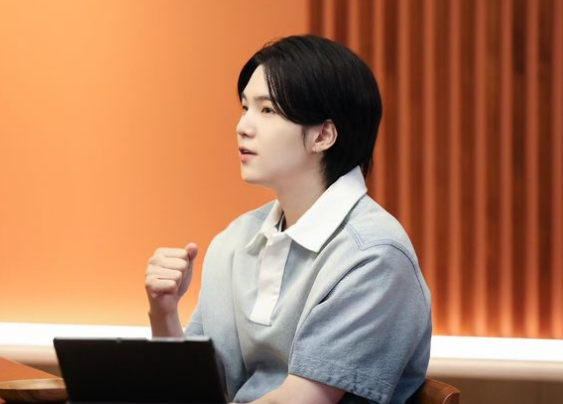 BTS SUGA道歉了！認電動滑板車酒駕　稱「停車時獨自摔倒」