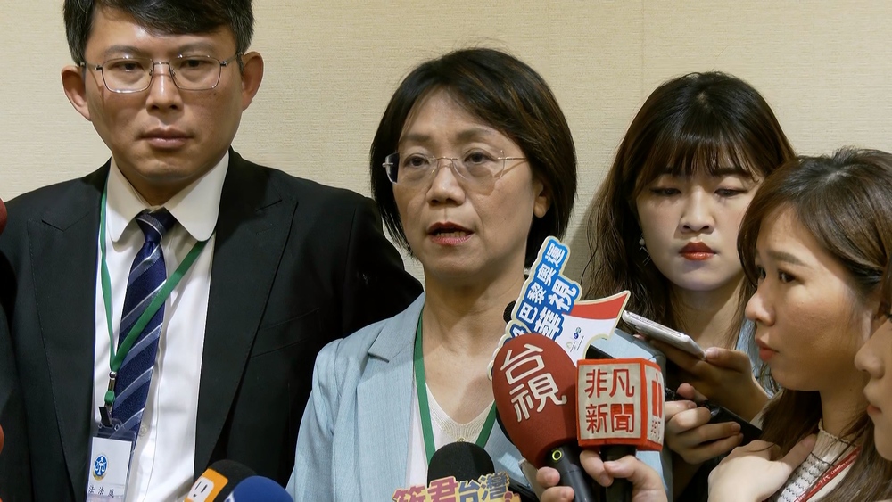 清大辦公室門被貼「中國人教授」標語　翁曉玲稱：學生心胸狹隘的動作