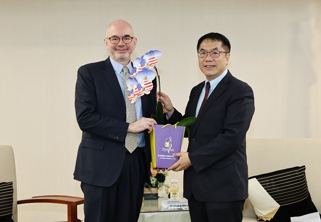 美國在台協會處長谷立言上任後首訪 黃偉哲熱情歡迎老朋友再次駐台