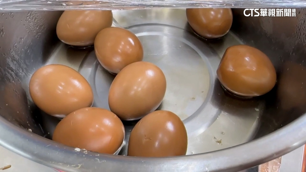 竊嫌偷走一整袋滷蛋　飯糰靈魂沒了.老闆怒提告！