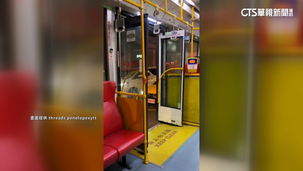 「門未關」公車狂飆　女子控提醒還被瞪　韓遊客嚇壞