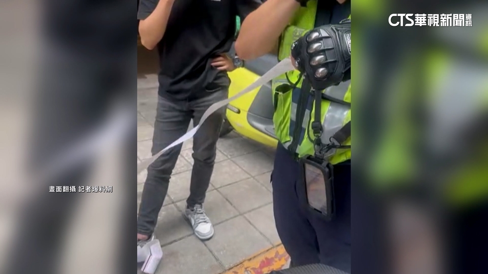 警攔下改裝機車「查引擎」　騎士拒開車箱吞6罰單