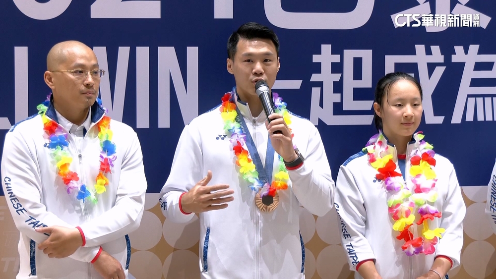 奧運體操.輕艇隊抵台　家人.粉絲熱情接機