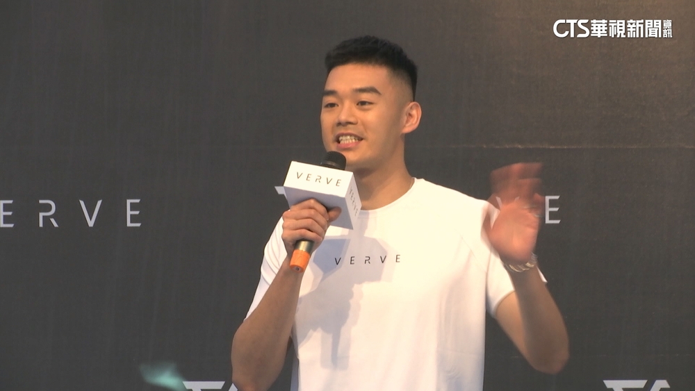 掛著兩面金牌的男人來了！　王齊麟人氣高漲