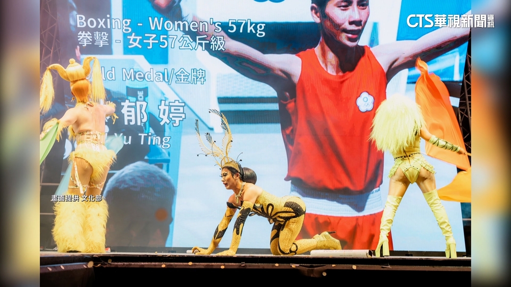 表演到一半知林郁婷奪金　妮妃雅激動跪.全場落淚