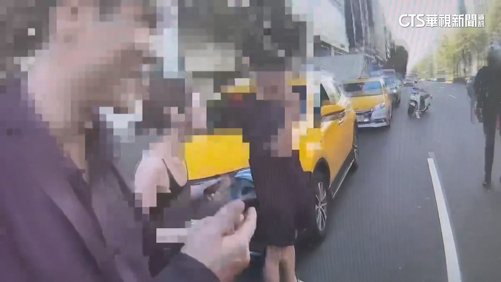 不滿等太久.關車門太用力　運將當街持刀刺傷乘客