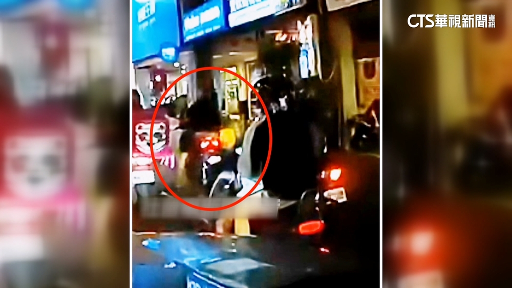 男騎車當街「拽下小孩」害跌路邊　警：恐觸兒少法