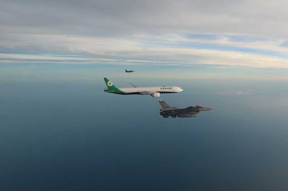 奧運代表隊返台！F-16戰機伴飛 機師廣播讚「台灣女兒」林郁婷