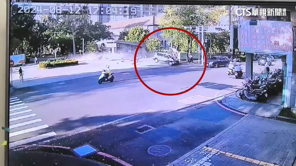 成大女職員開車撞死騎士 死者丈夫抵殯儀館相驗 認：很難過