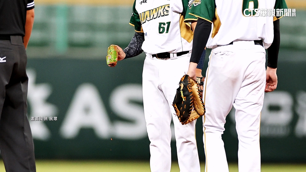 吳念庭澄清湖球場踢出寶特瓶 運發局:究責廠商