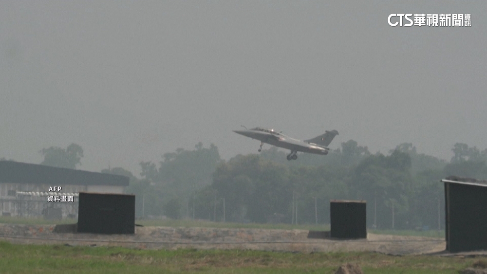 法2架飆風戰機空中相撞　1人彈射逃生.2人失蹤