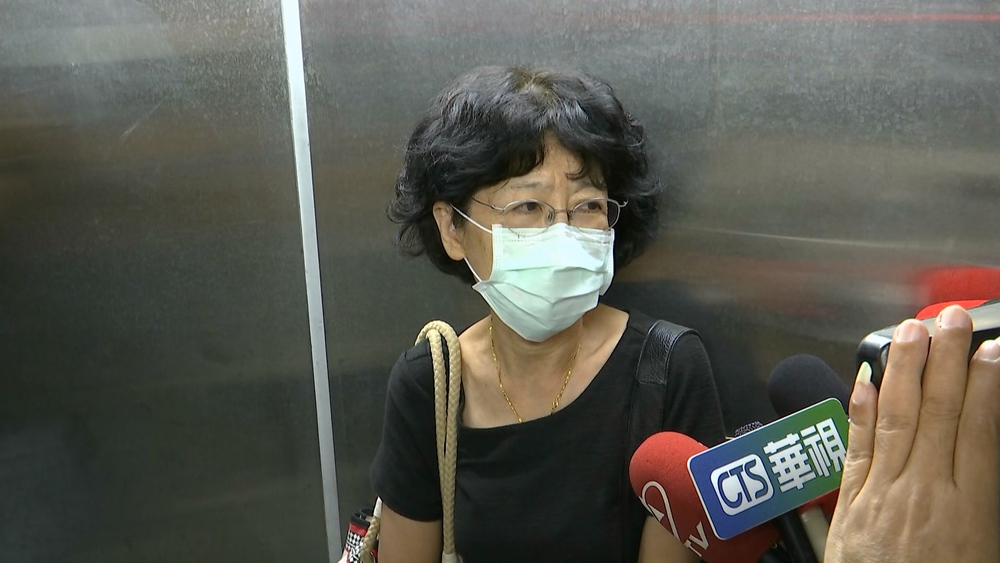 不願多談小草咖啡廳　陳佩琪拒答：我要人身自由！