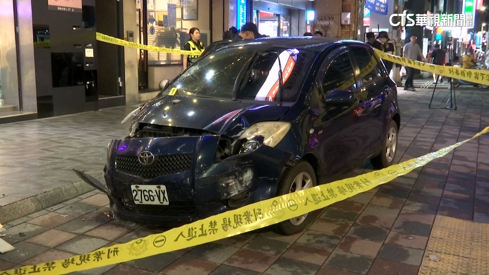 小巨蛋旁悚撞！　「恍神誤踩油門」衝人行道1死2傷