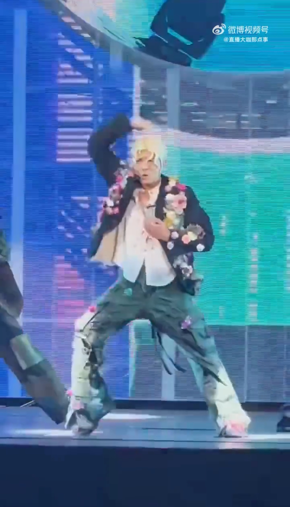 郭富城演唱會頂「奇特髮型」開唱　網一看滿頭問號