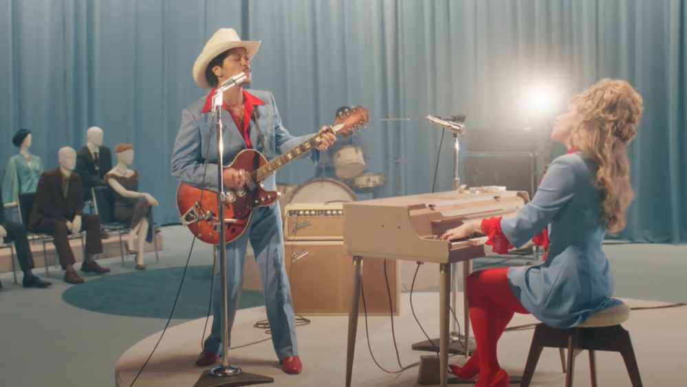 女神卡卡驚喜現身！　夢幻聯動火星人布魯諾唱新歌〈Die With A Smile〉