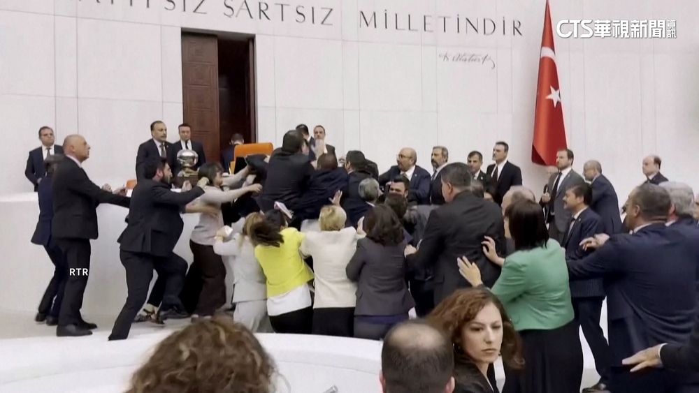 土耳其國會全武行　因在野議員被判當選無效