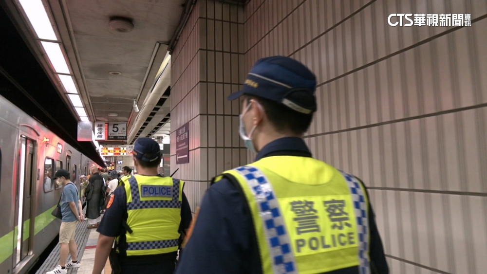 與旅客「閒聊」基層兼「張老師」？　台鐵澄清：防意外發生