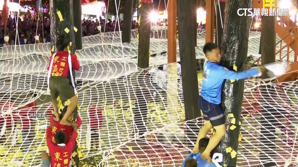 甩開陰霾！恆春搶孤9隊伍大進場　展現團結氣勢