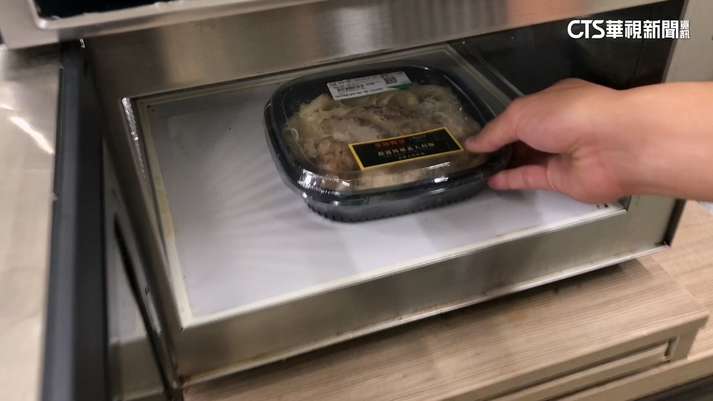 超商微波掃QRcode免按鍵！　網友驚：學會新技能