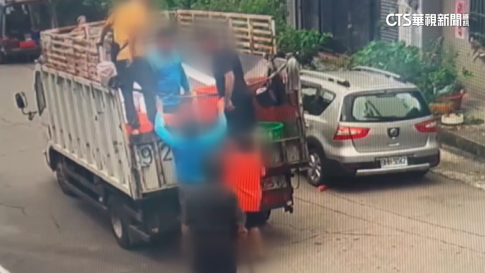 婦硬丟垃圾被清潔隊員罵　丈夫兒子竟砸車毆人