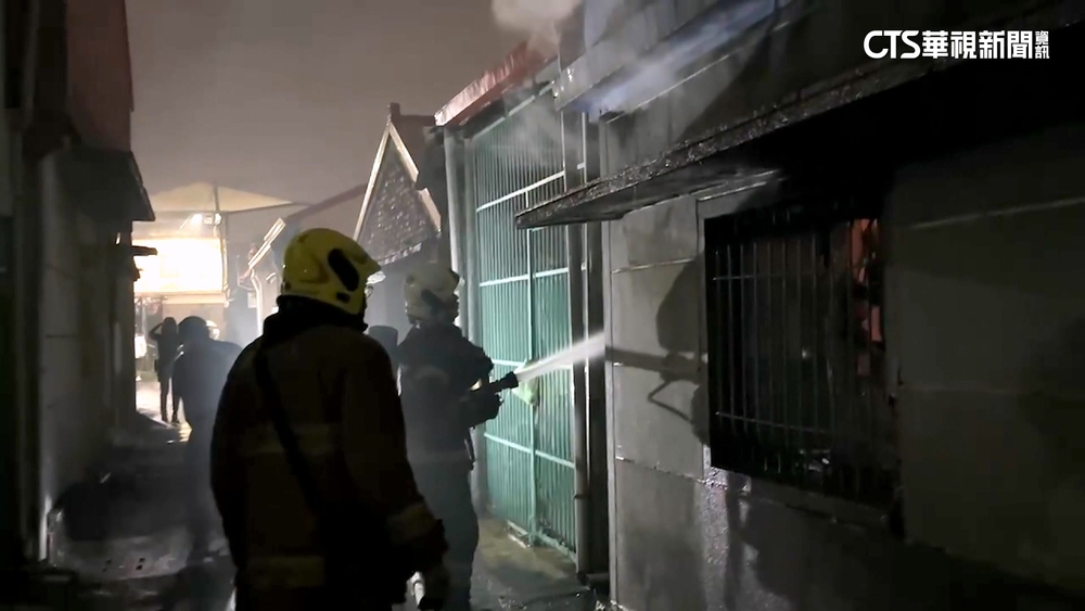 高雄大寮窄巷矮房火警　獨居婦急逃生