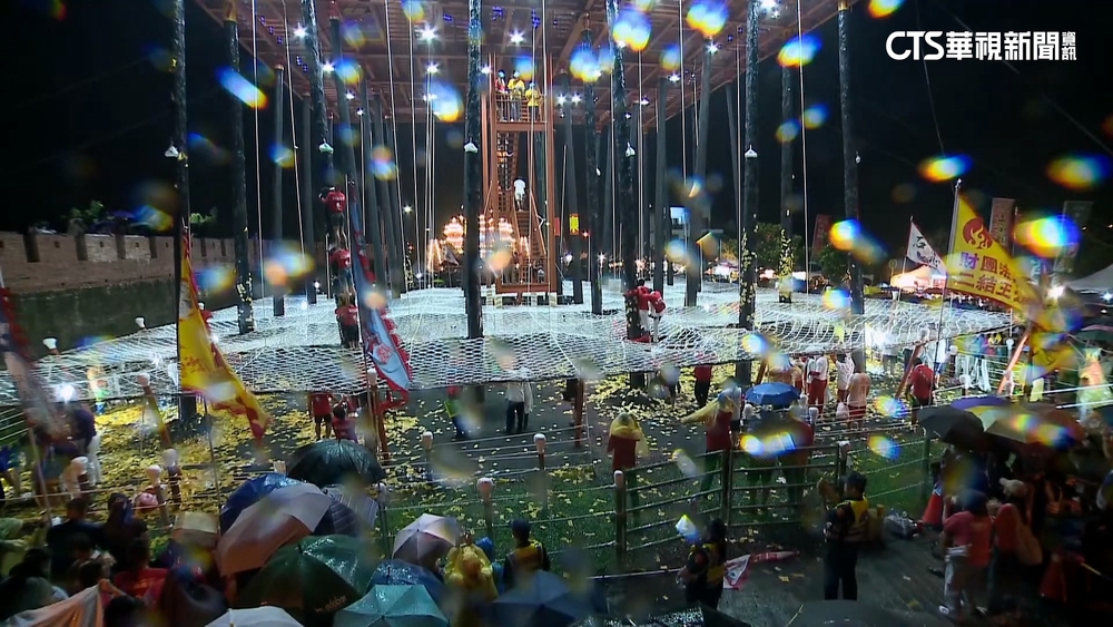 恆春「豎孤棚」落幕　賽後爆「攻頂不敲鑼」爭議