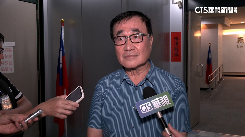 大巨蛋抓漏照挨轟「混蛋」　李四川槓房產專家Sway