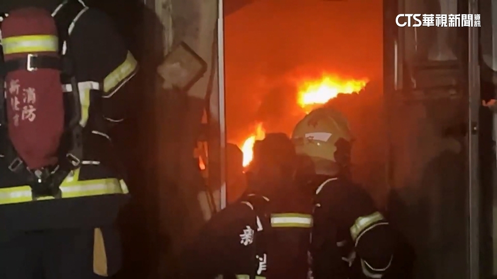 汐止回收場惡火！　貨櫃屋救出兩人　1人無生命跡象