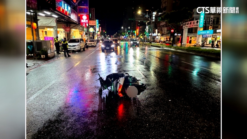 桃園路坑奪命！機車打滑撞貨車　大學情侶1死1傷