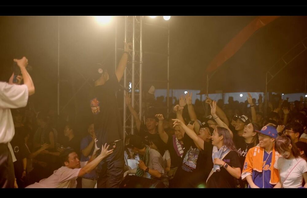 饒舌歌手國蛋演出遭襲臀怒喊告　動手男子身分曝光 主辦單位證實是PiNkCHAiN