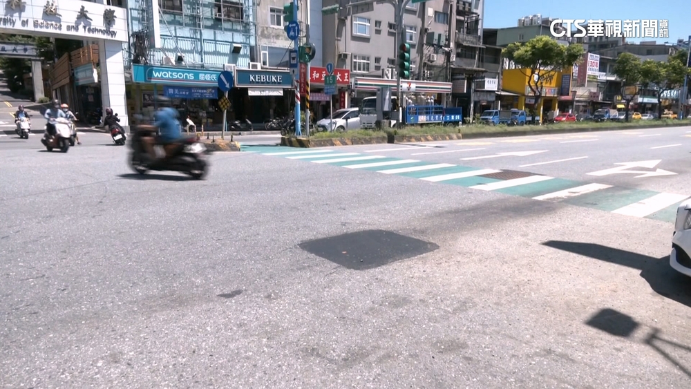 爛路坑洞「半年前就有」　居民怒：下雨又凹陷