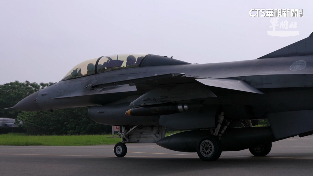中共電偵船現身東部外海　空軍AIM-120試射臨時取消
