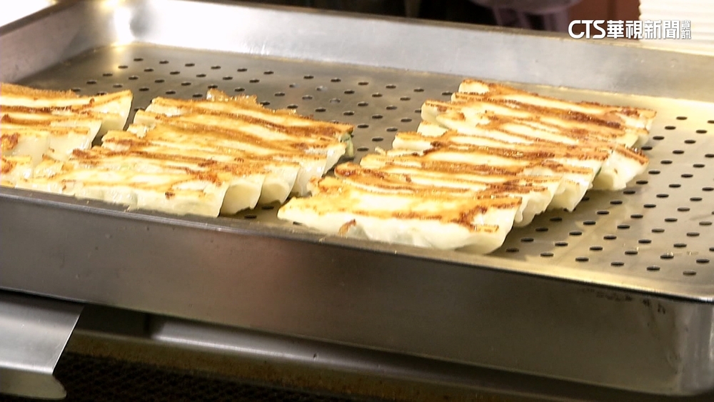 扛不住！　四海遊龍8/24起鍋貼水餃貴0.5元　麵類漲5元